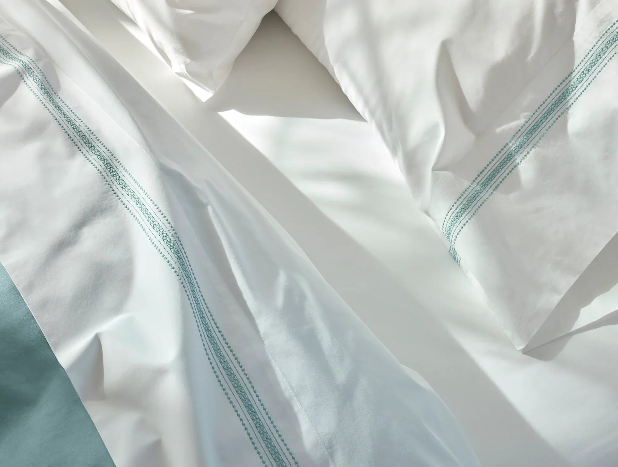Coyuchi Alpine White w Pacific Blue Landscape Embroidered Organic Percale Sheet Set