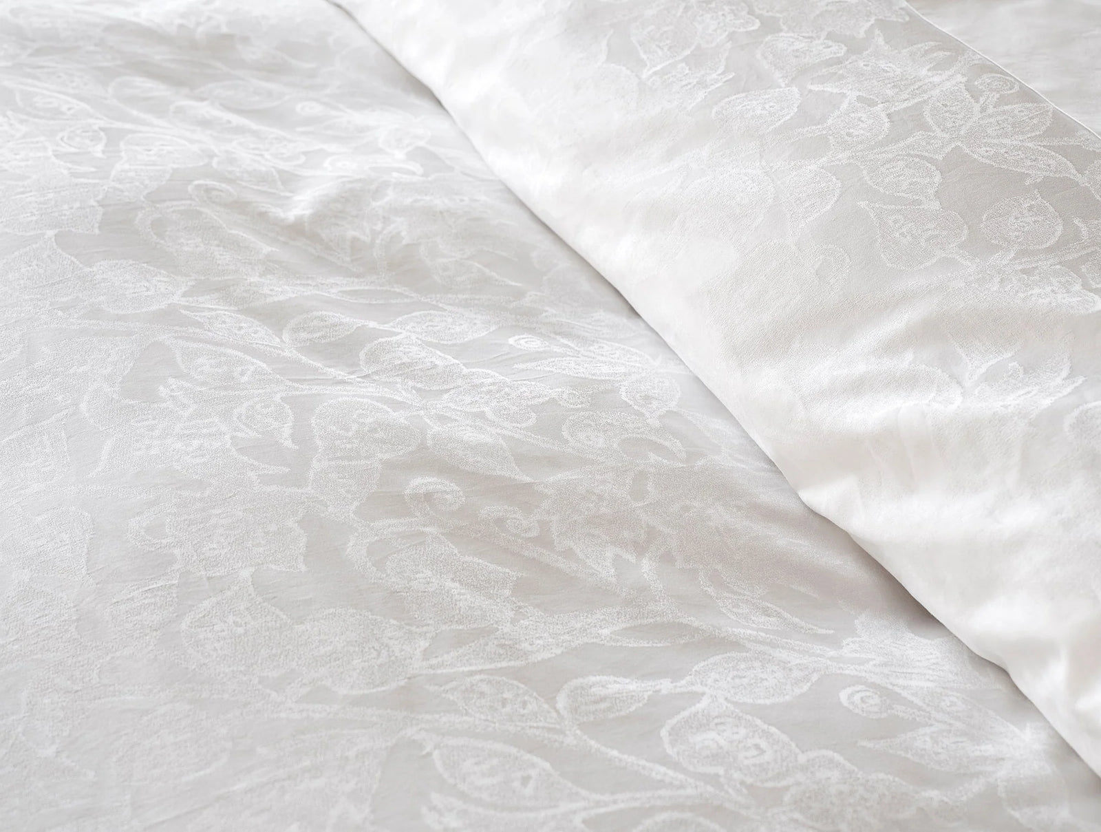 Coyuchi King Cal King Alpine White Heritage Organic Percale Jacquard Duvet Cover