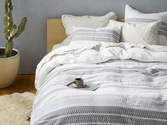 Coyuchi Full Queen Soft White w Deep Graphite Lost Coast Organic Duvet Cover