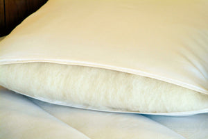 Holy Lamb Organics Natural Wool-Wrapped Latex Bed Pillow / staff